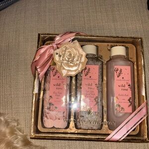 Wendy Bellissimo Wild Rose Bath Collection - Pink and Gold